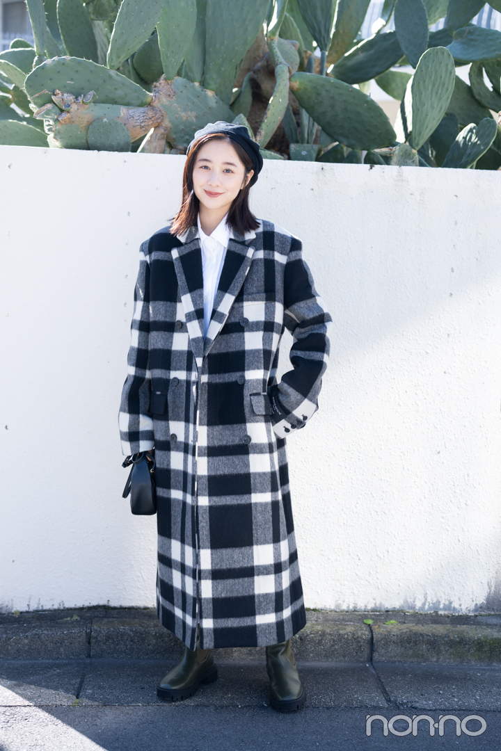 堀田真由の私服、アウター着用