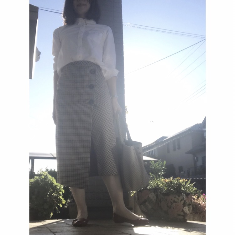 リアル通勤コーデ。やっと晴れた金曜日はチェックのスカートで秋らしさをプラス!_1_2