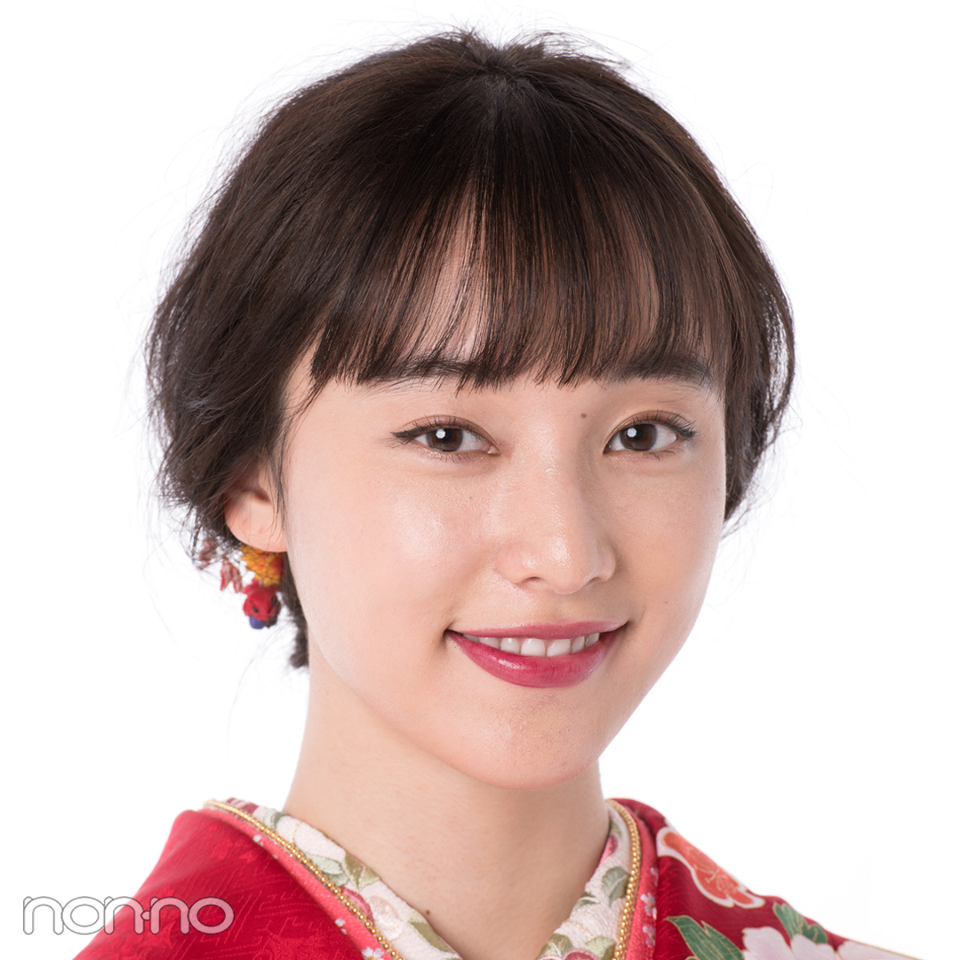 前撮りにも ボブ風に新鮮ヘアアレンジ 黒髪 暗めの髪色さん編 成人式 髪型 メイク Non No Web ファッション 美容 モデル情報を毎日お届け