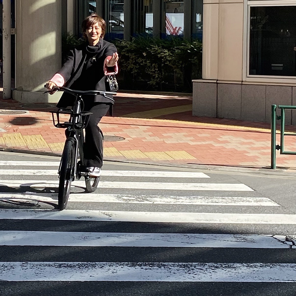 富岡佳子private Life Vanmoof Web Eclat 50代女性のためのファッション ビューティ ライフスタイル最新情報