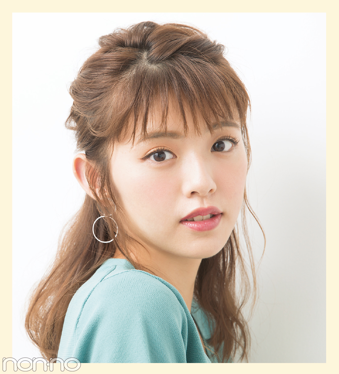 コンサバに見えないのに女子度120%! 今っぽハーフアップアレンジの正解【夏美容の100のアンサー!】_1_2