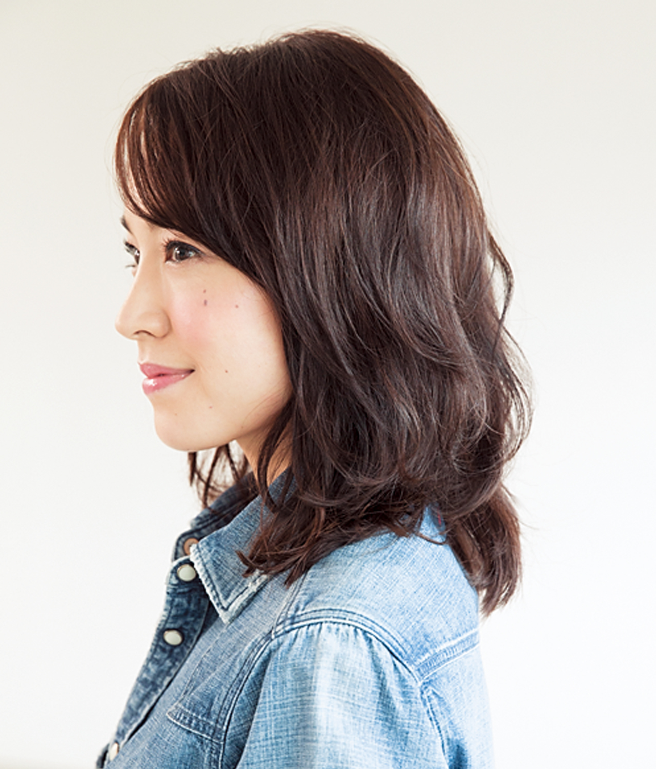 シルエットは丸く。ウルフベースのミディアムヘアは髪のパサつきもカバー!【40代のミディアムヘア】_1_2
