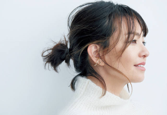 後れ毛が絶妙。ざっくりアレンジが決まる