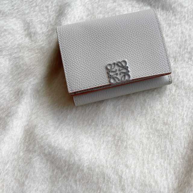 「LOEWE」のアナグラム」お財布