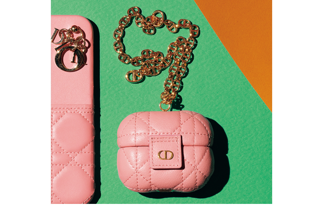 DiorのAirPodsケース2