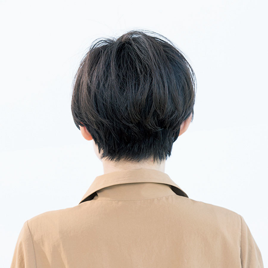 長めの前髪で顔をシャープに モードも女らしさも楽しめるアレンジショート 40代のショートヘア ファッション誌marisol マリソル 40代をもっとキレイに 女っぷり上々