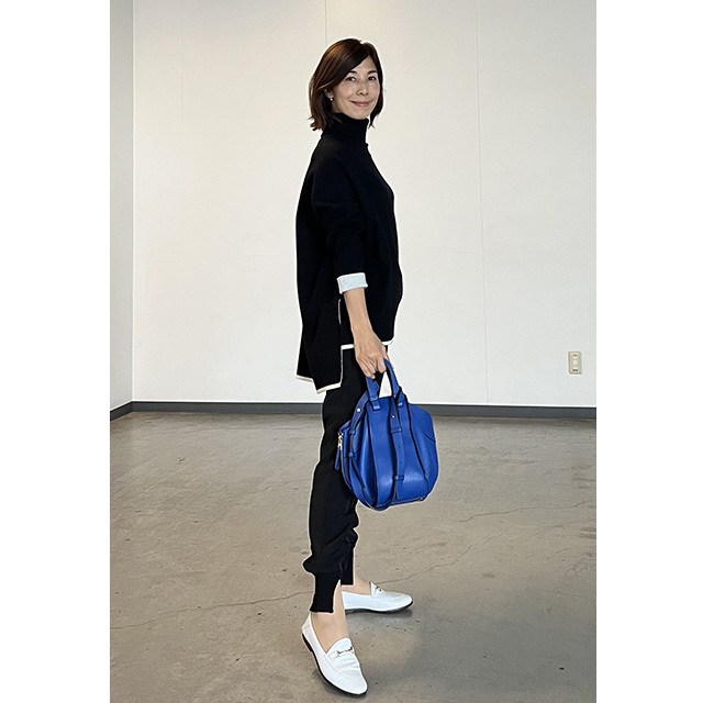 50代秋冬のおしゃれに大活躍 重くなりすぎない 黒パンツ コーデ3選 Web Eclat 50代女性のためのファッション ビューティ ライフスタイル最新情報