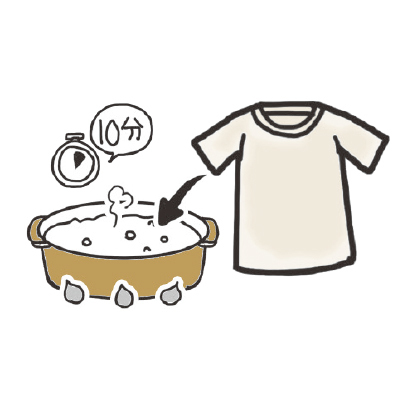 黄ばんだ服を入れてかき混ぜながら