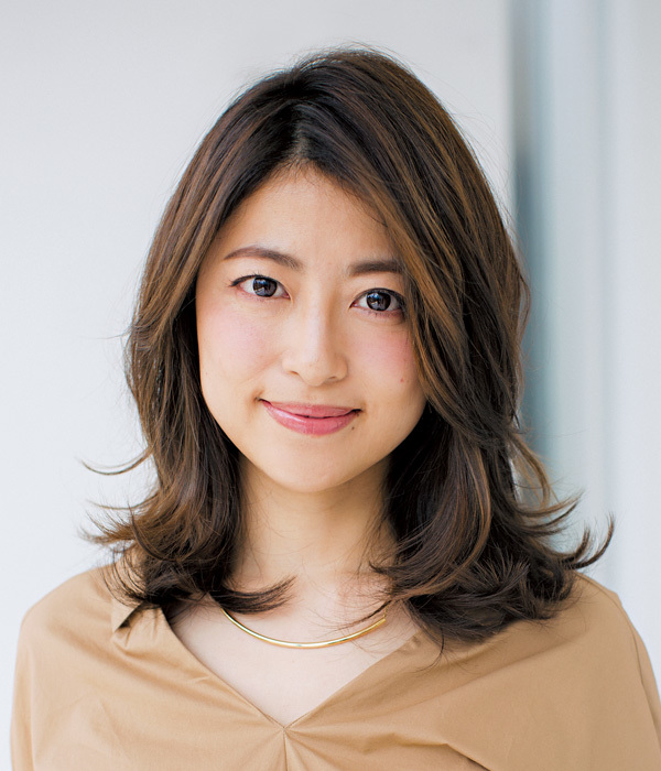 大人の重 軽ヘアは丸みフォルムが必須 40代のミディアムヘア ファッション誌marisol マリソル 40代をもっとキレイに 女っぷり上々