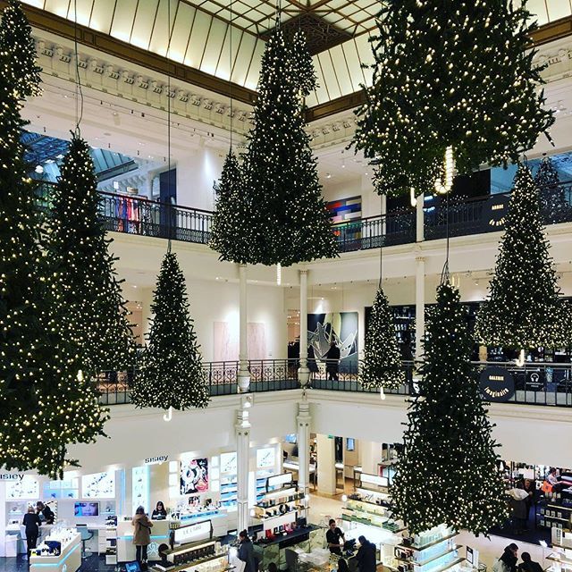 クリスマスが近づき、パリはノエルムード一色!目まぐるしく変わる街並みにワクワク♪_1_3