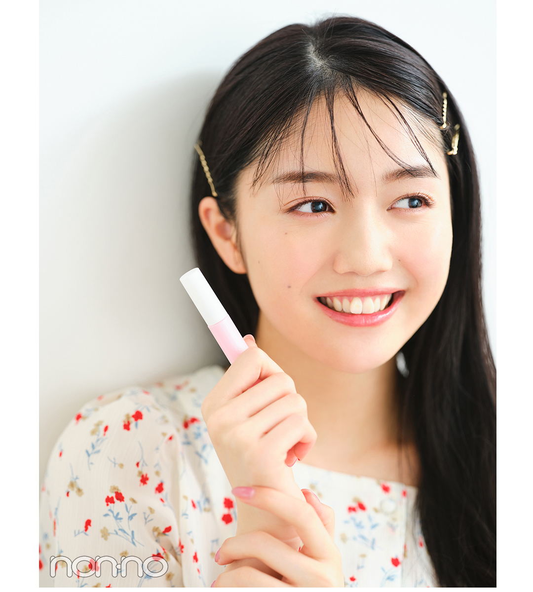 にっこりと、素直な気持ちで香りを受け入れる 松川菜々花