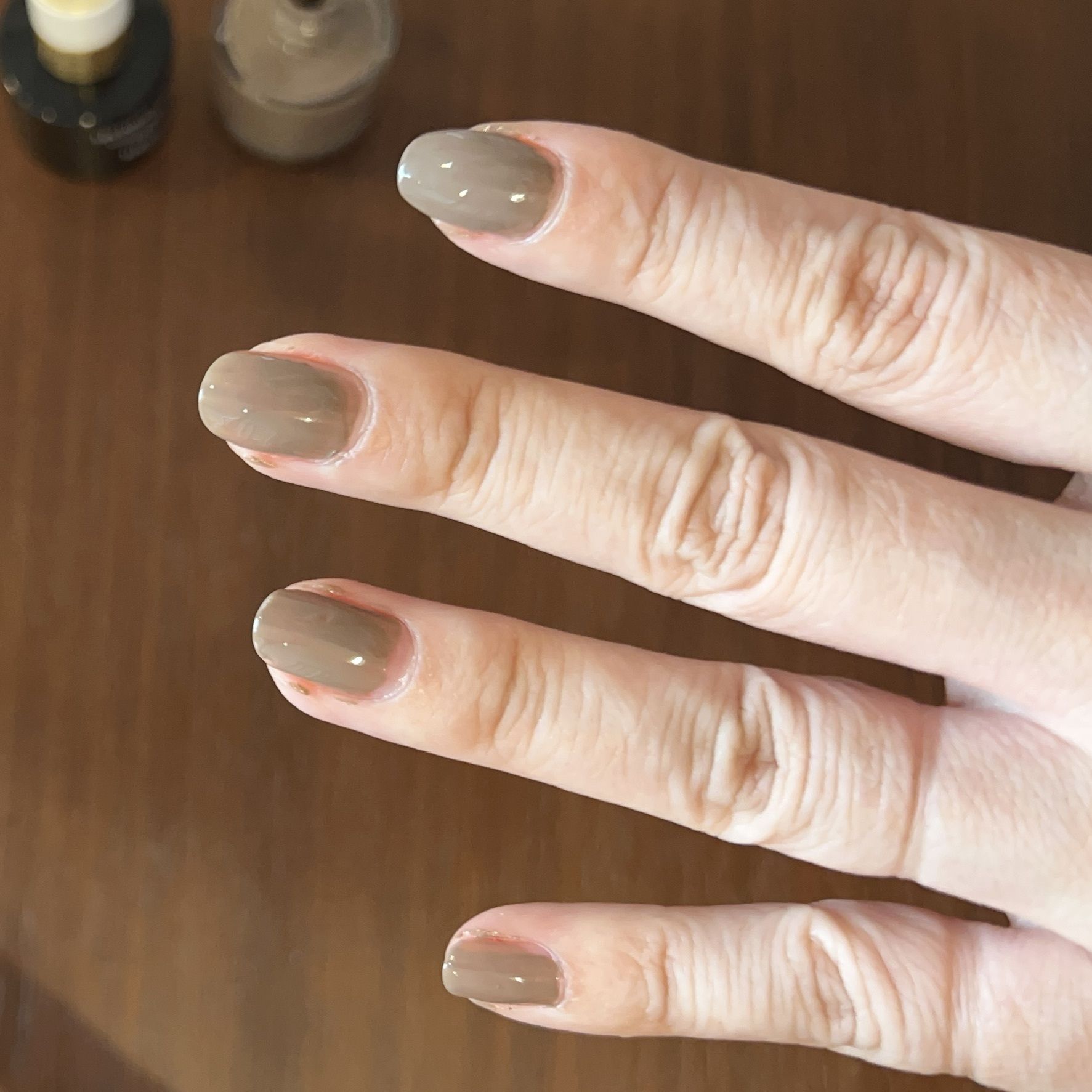 実演つき 裏技アリ 自宅でのセルフネイルのコツ 教えます ウェブエクラ編集長オサニャイの これ いただくわ 35 Web Eclat 50代女性のためのファッション ビューティ ライフスタイル最新情報