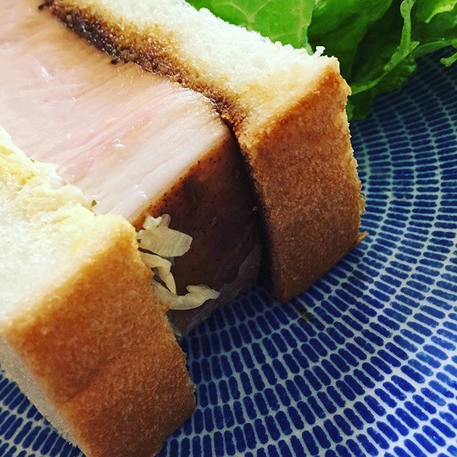 本格ジビエ料理がテイクアウトで味わえる♪ 迫力満点!厚切りのローストポークサンドがおすすめ_1_3