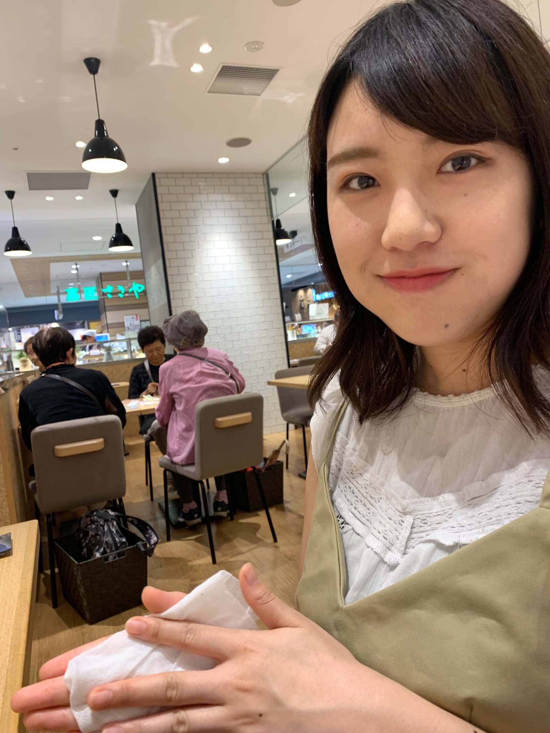 親知らず抜いたんじゃないです、ハンバーガーがまだ口の中に🍔