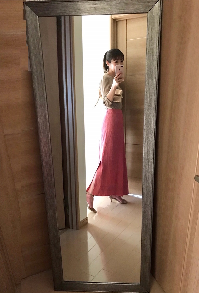 エムセブンデイズのスカート着画