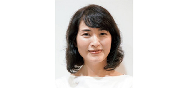 大人のクセ毛を生かしたやわらかい動きのボブ カット前