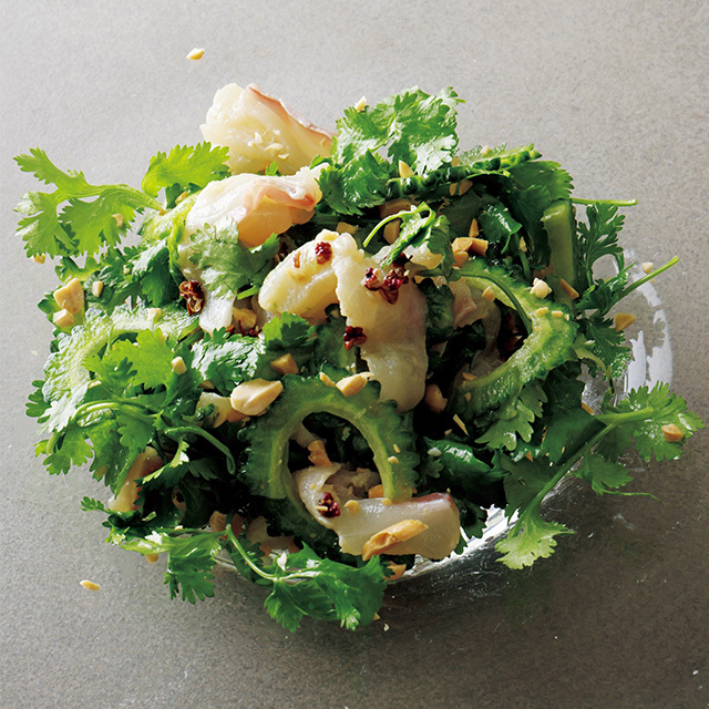 苦みと香りが絶妙 ゴーヤー パクチー お刺身のアジアンサラダのレシピ Web Eclat 50代女性のためのファッション ビューティ ライフスタイル最新情報