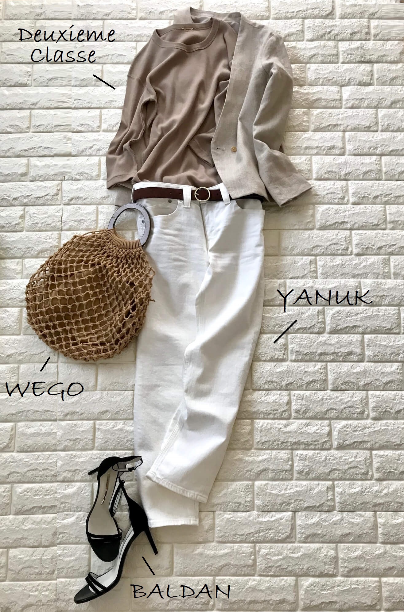 レプシィムのジャケットをベージュでまとめた上品コーデ