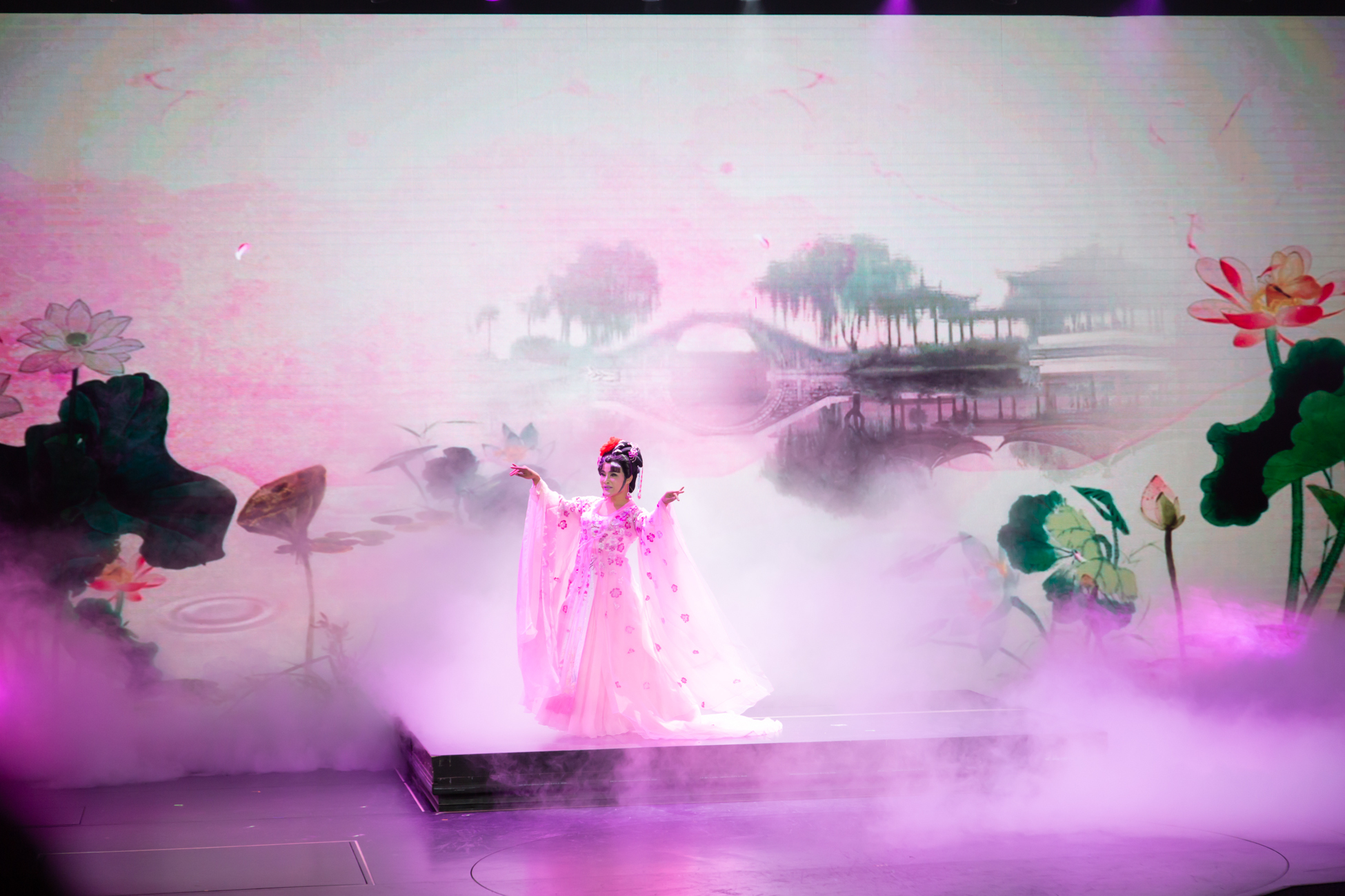中国の伝統を取り入れたあでやかなパフォーマンスにうっとり(「China’s Got Talent」)。
