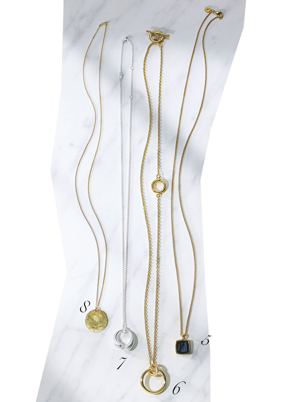ネックレス(SV925×Plated 9K Gold×Black Onyx、36.5㎝)¥78,100/トムウッド プロジェクト(トムウッド)、ネックレス(真鍮、60㎝)¥20,900/シジェーム ギンザ(グリン)、ネックレス(スターリングシルバー、60㎝)¥29,700/ジョージ ジェンセン ジャパン(ジョージ ジェンセン)、ネックレス(K18YG、60㎝)¥115,500/ホワイトオフィス(ジジ)