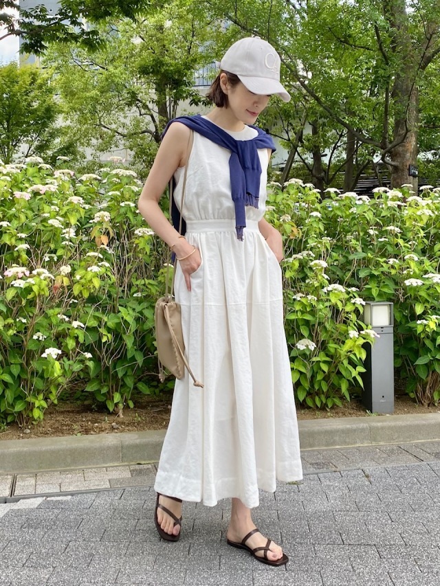 Dress : ZARA