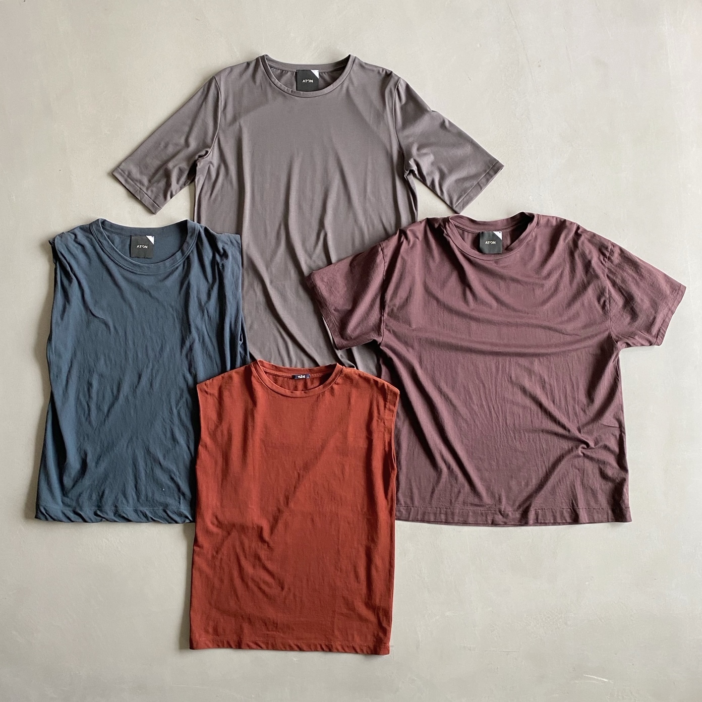 坪田あさみ ニュアンスカラーTシャツ
