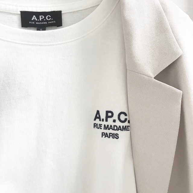 GUのジャケット×A.P.C.のTシャツ