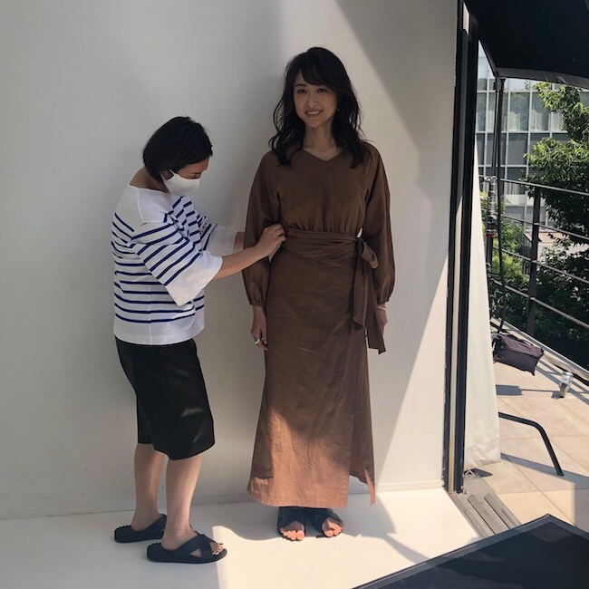 樋場早紀 ブラウンワンピース ファッション アラフォー