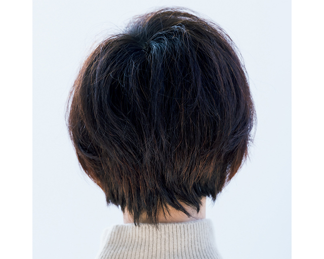 髪のツヤとフェミニン印象を両立する 丸みショートヘア 50代髪型 ヘアスタイル Web Eclat 50代女性のためのファッション ビューティ ライフスタイル最新情報