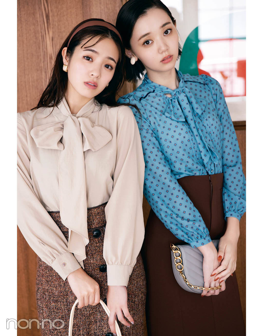 江野沢愛美と横田真悠の秋のクラシカルトップスモデルカット5-2