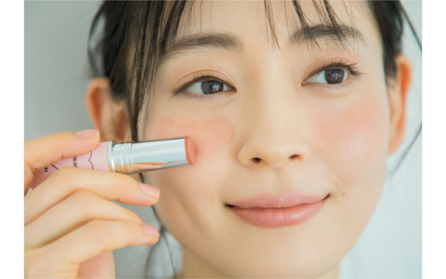 直接頰にポンポンとのせる