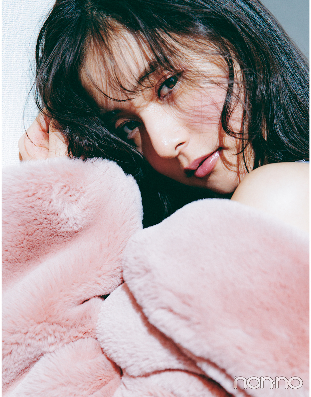 【新木優子のPRETTY in Pink vol.1】好きな人のことを考えた時の"はにかみピンク"_1_2