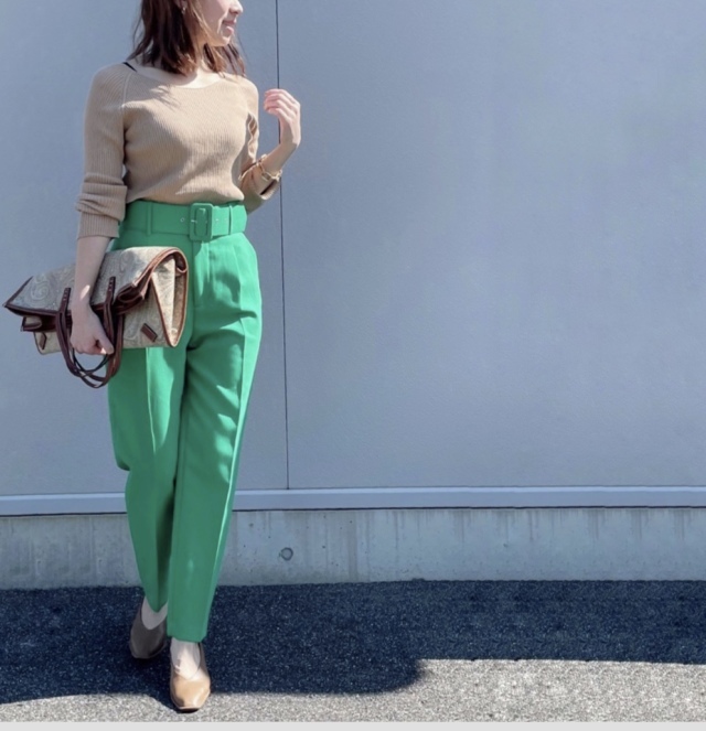 ZARAの布張りベルト付パンツ