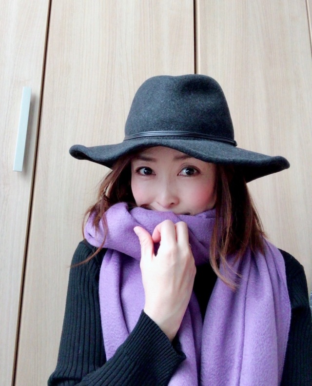 手抜きコーデ も美人に変身 ストールは色選びが命です ファッション誌marisol マリソル Online 40代をもっとキレイに 女っぷり上々