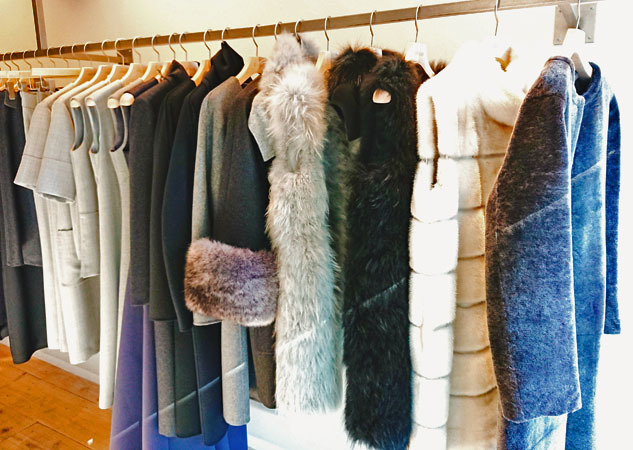 その美しい服たちとの出会いは、突然かつ運命的なものでした_1_2