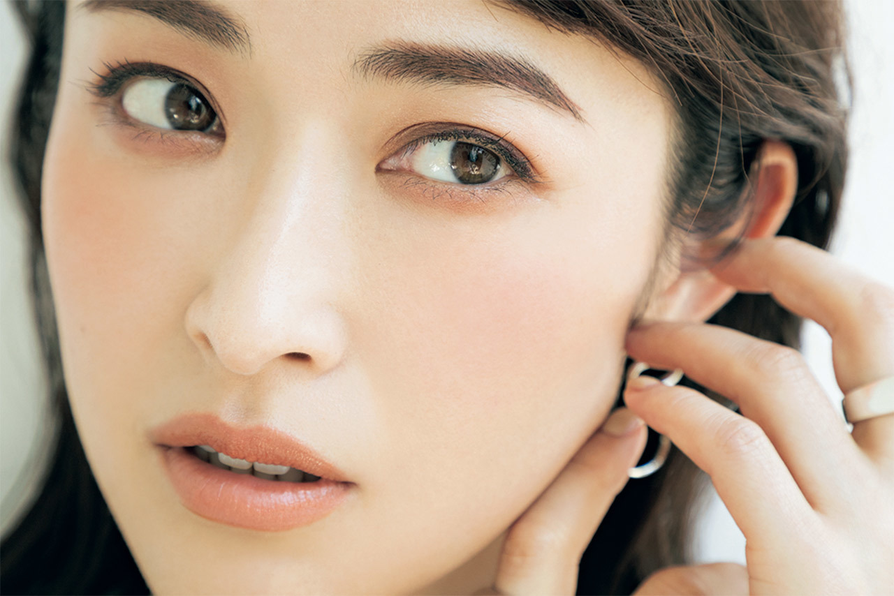 Cheeks 肌全体をほのかに染めて、ナチュラルな血色を