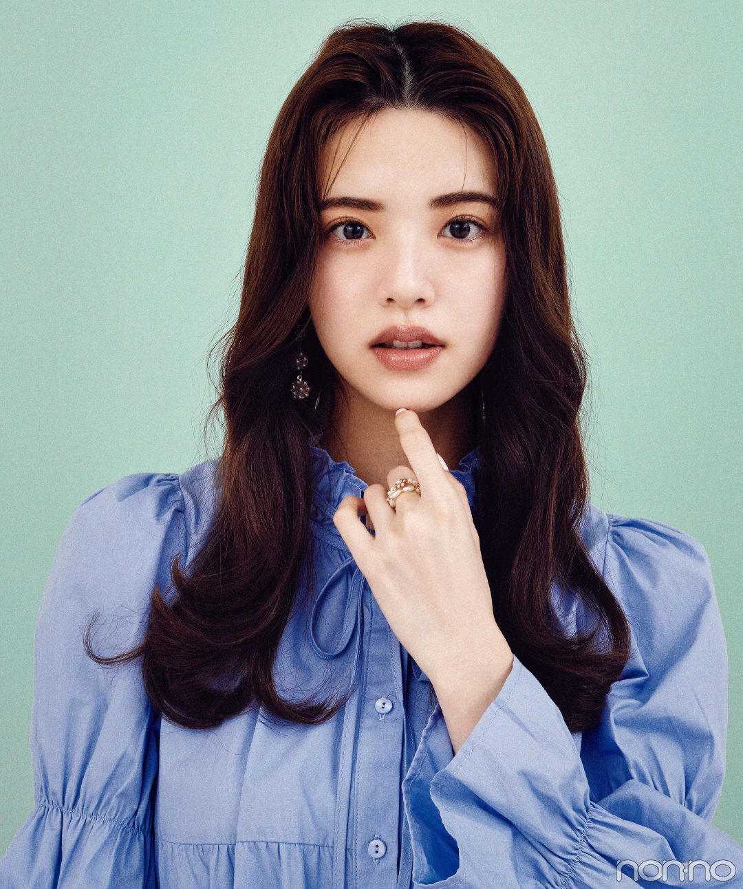 ストレートアイロンを使った韓国っぽヨシンモリヘアアレンジの鈴木ゆうか