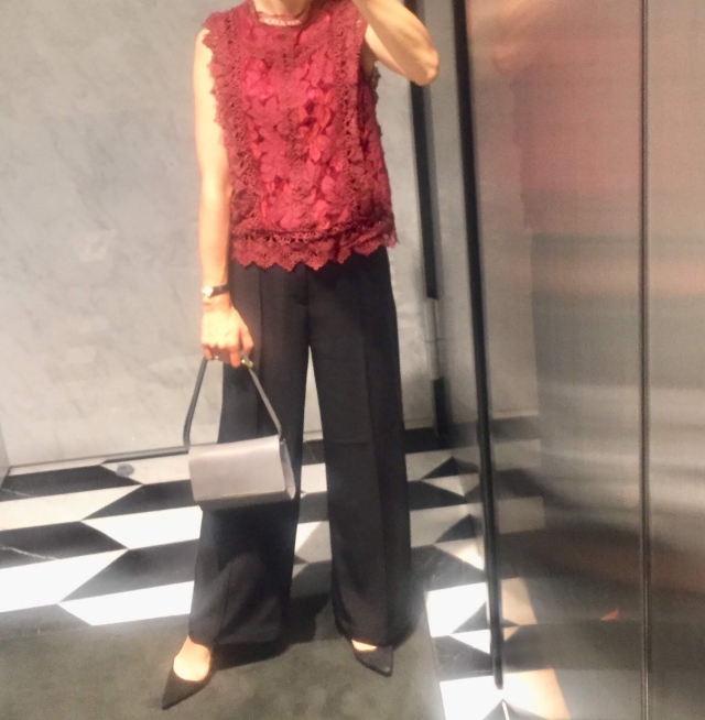 濃いブラウンでとても合わせやすい色です