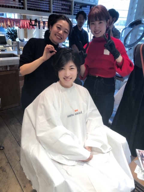 ヘアアレンジも丁寧で、アイロンの使い方も教えてくれる百瀬さん。
メッシュ部分の再現性が素晴らしいカラー担当宮崎さん。
二人ともすごい腕前!!