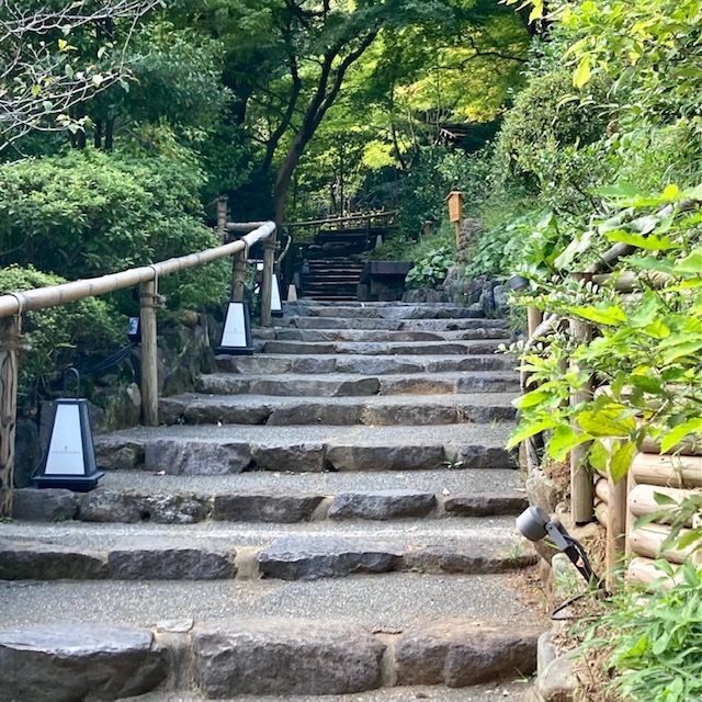 ホテル椿山荘東京の緑豊かな庭園