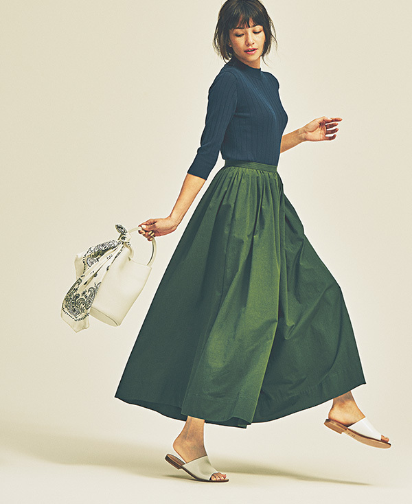 ヒールがなくても女らしい。ボリューム服に合わせるのは「つっかけタイプ」サンダル_1_1