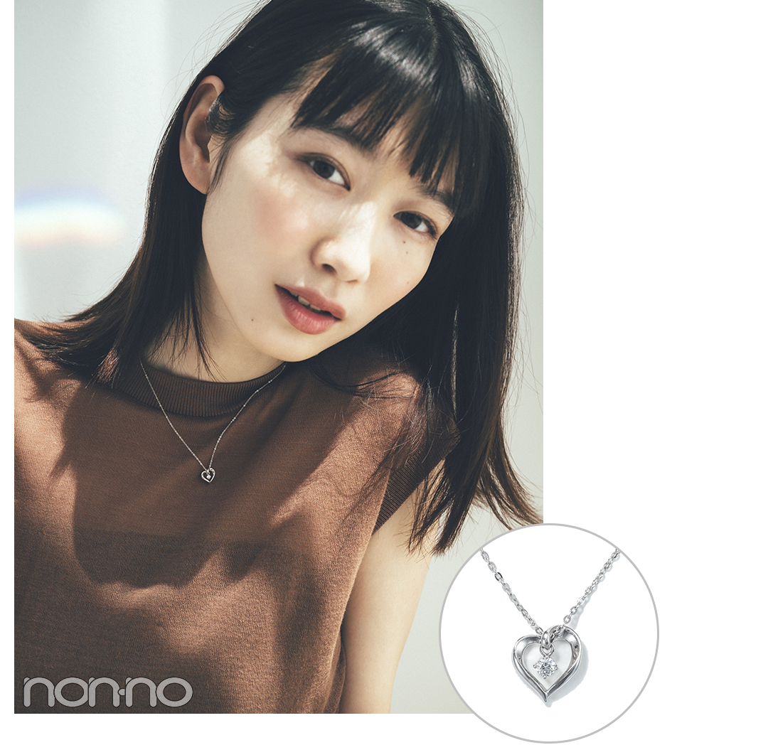 ITEM1) 可愛げと品を同時に叶える ホワイトのプチハート 岡本夏美