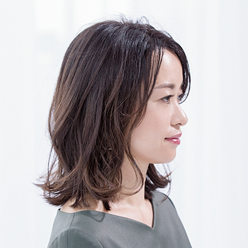横から見た 人気ミディアムヘアスタイル4位の髪型
