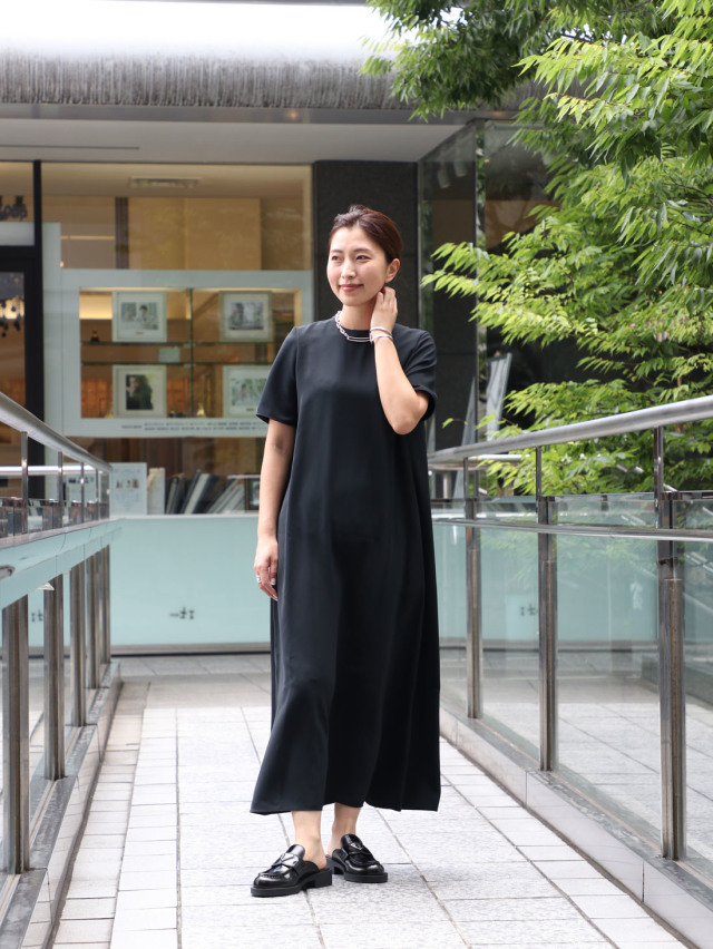 【真夏こそ映える黒コーデ】重たく見えず、シックに決まるアラフォーの黒コーデまとめ|40代ファッション_1_21