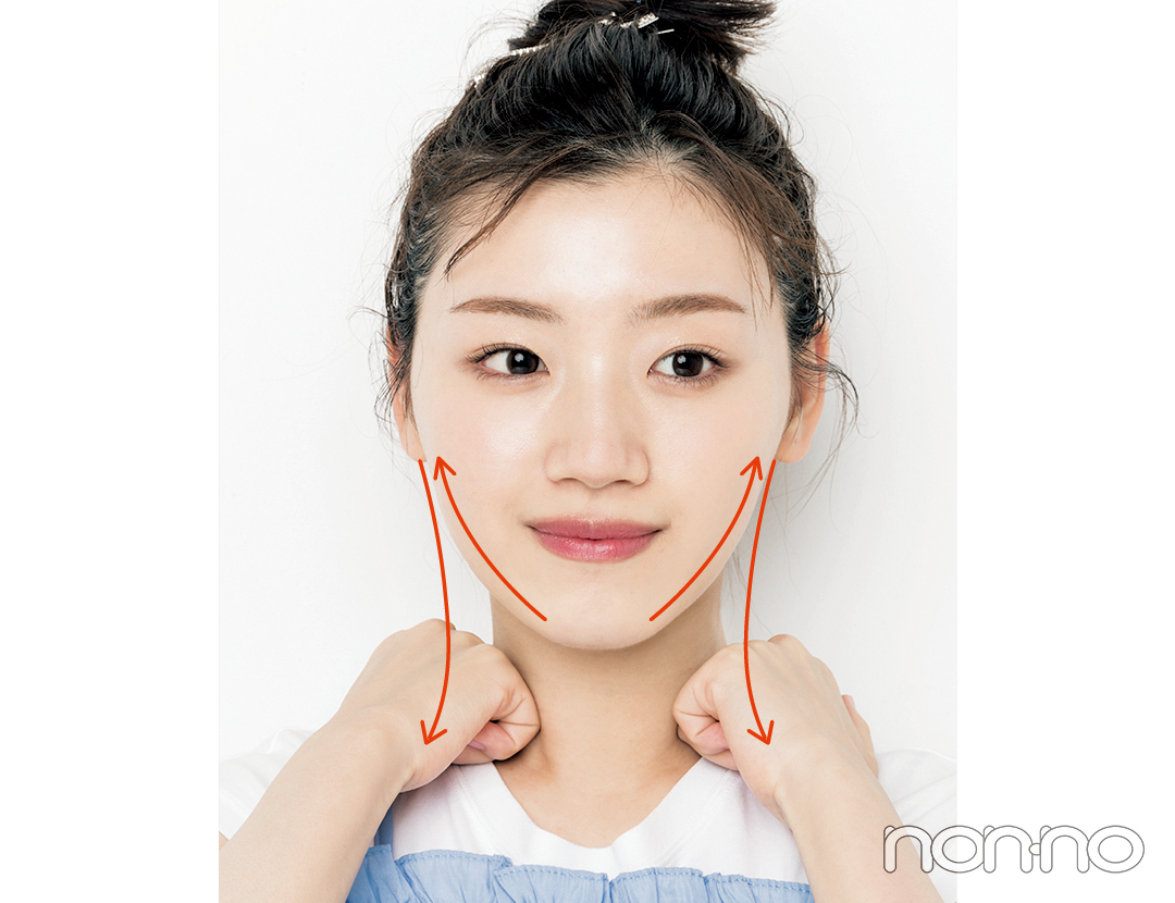 佐々木美玲の”即効小顔マッサージ”の基本2-11