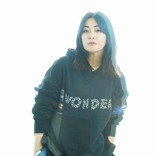 Puffyの大貫亜美さん初のエッセー集 たぬきが見ていた が5 10発売 Web Eclat 50代女性のためのファッション ビューティ ライフスタイル最新情報