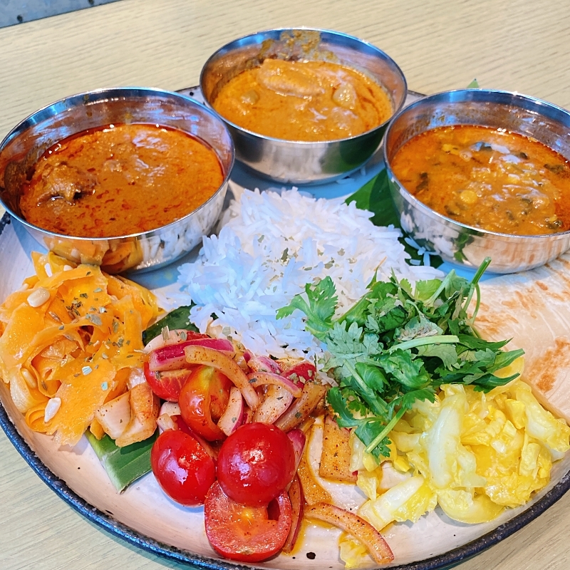 おいしく食べて、心も体も美しくなる“Clean Eating”がコンセプトのコスメキッチン アダプテーションですから、もちろん副菜には野菜がたっぷり。こちらにもしっかりとスパイスが使われていて、内側からのきれいをサポートしてくれます