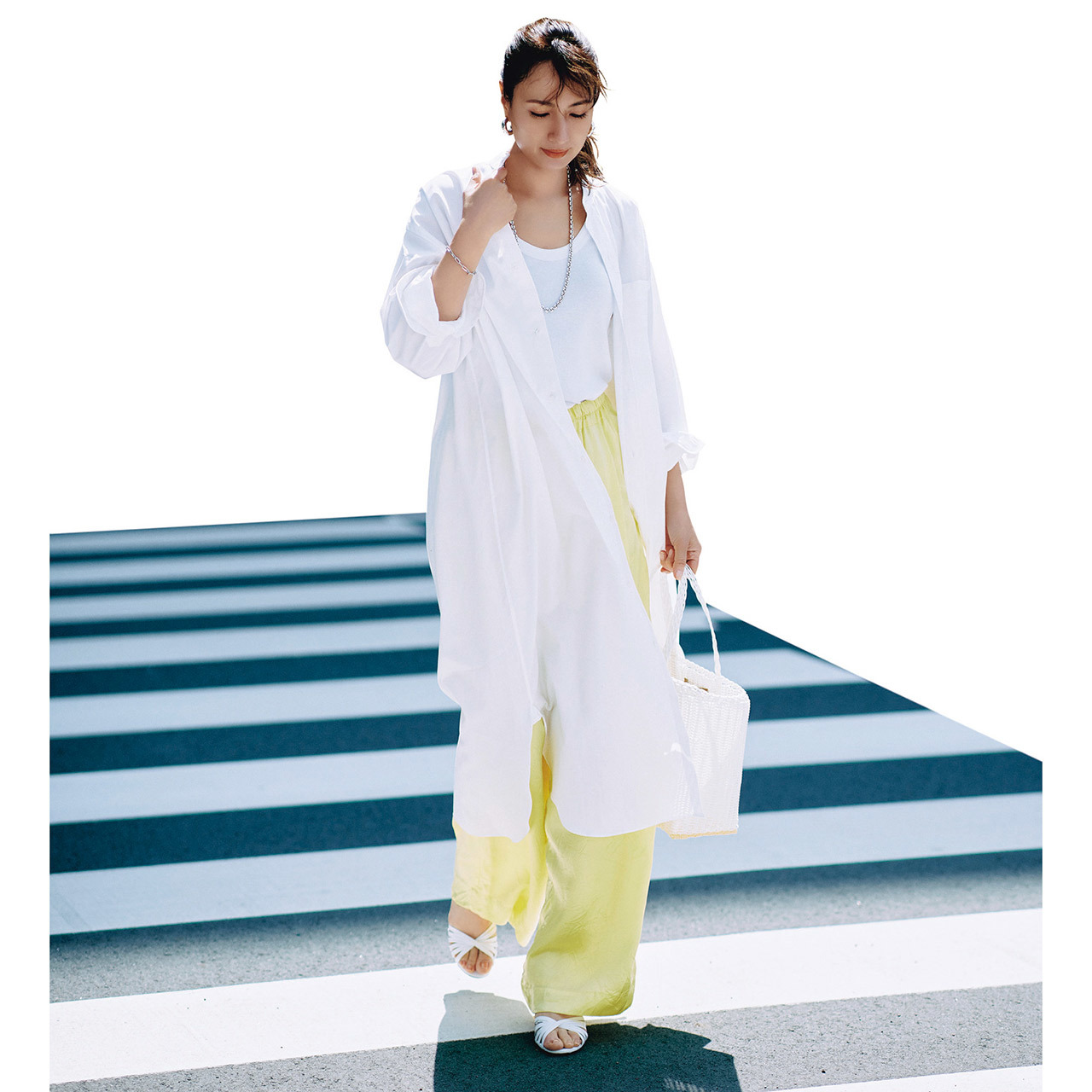 ロングシャツ×イエローパンツコーデ