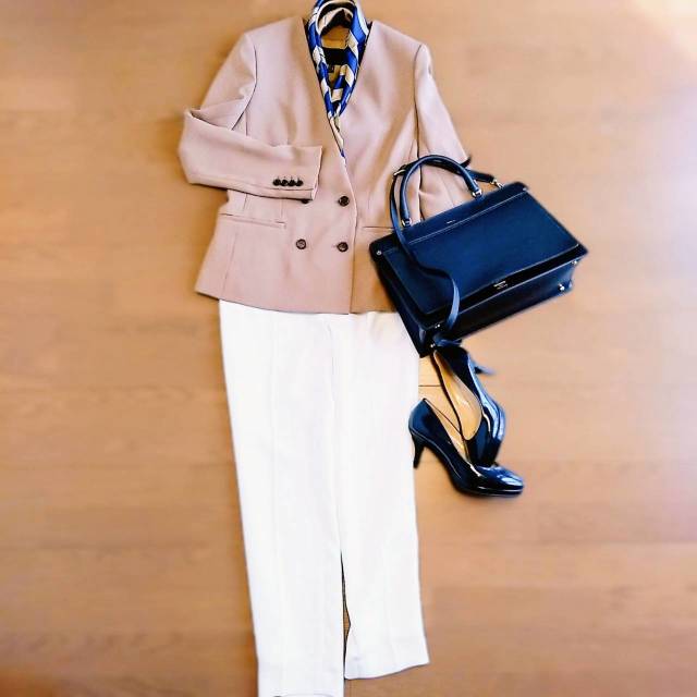 Jacket:ICB
Pants:BEIGE
Bag:FURLA
Shoes:モードエジャコモ
