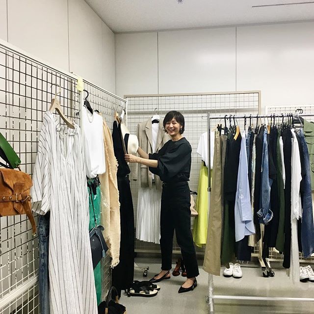 私服コーディネート中の富岡さんをスナップ!_1_1